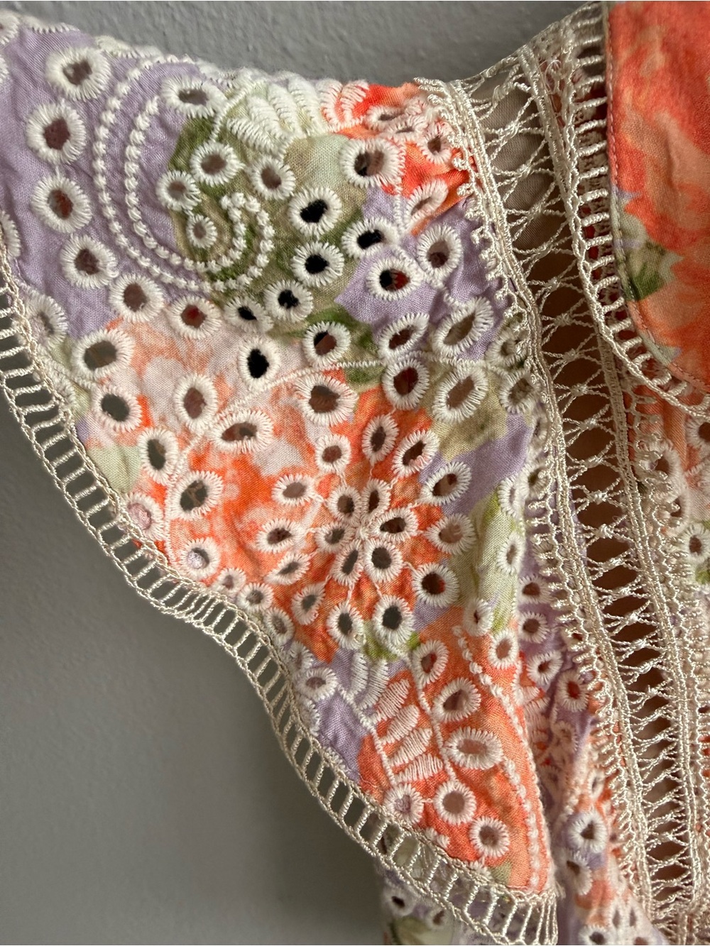 Alice + Olivia Orange Lavender Floral Eyelet Ruffle Blouse size 2 - Picture 5 of 5